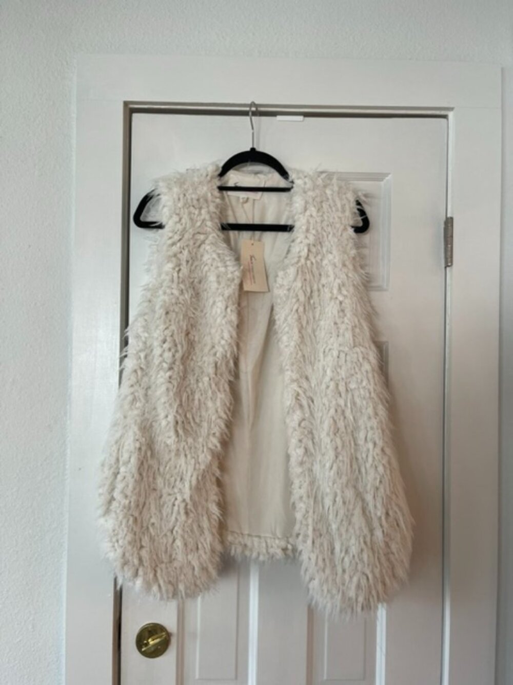 Two by Vince Camuto Cream Ivory Shaggy Faux Fur Mongolian Vest Size M NWT